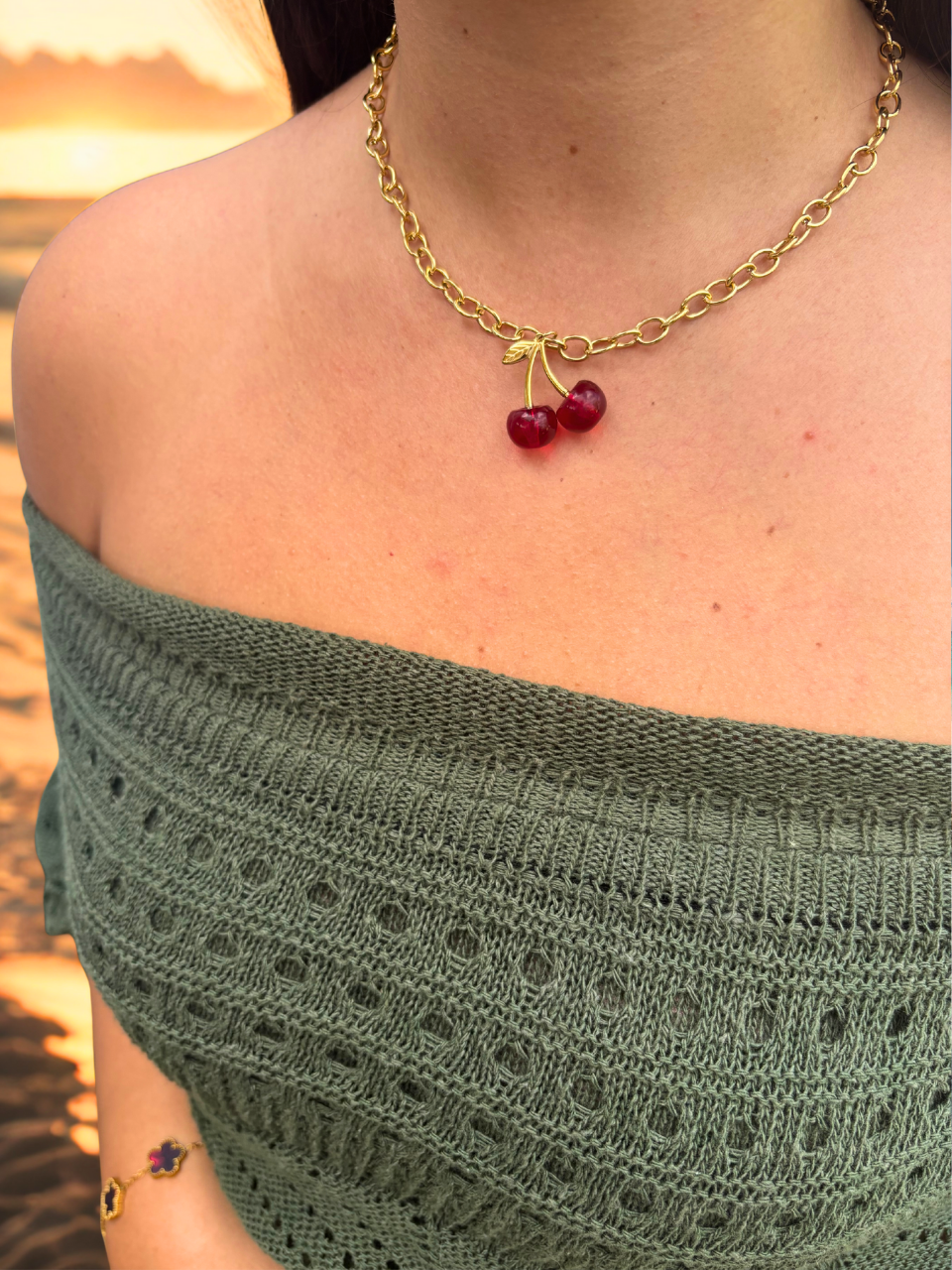 Collier Cherry
