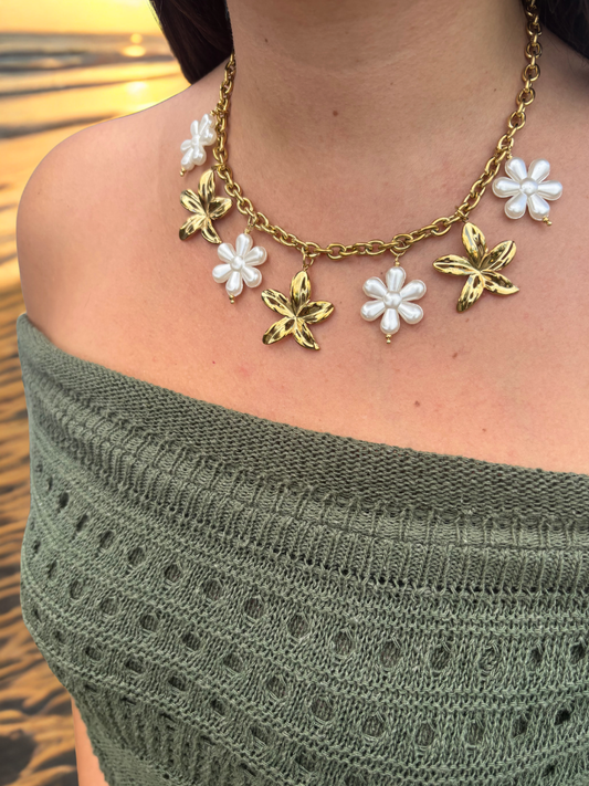Collier Avely