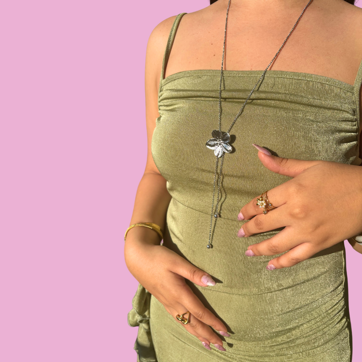 Sautoir fleur argent