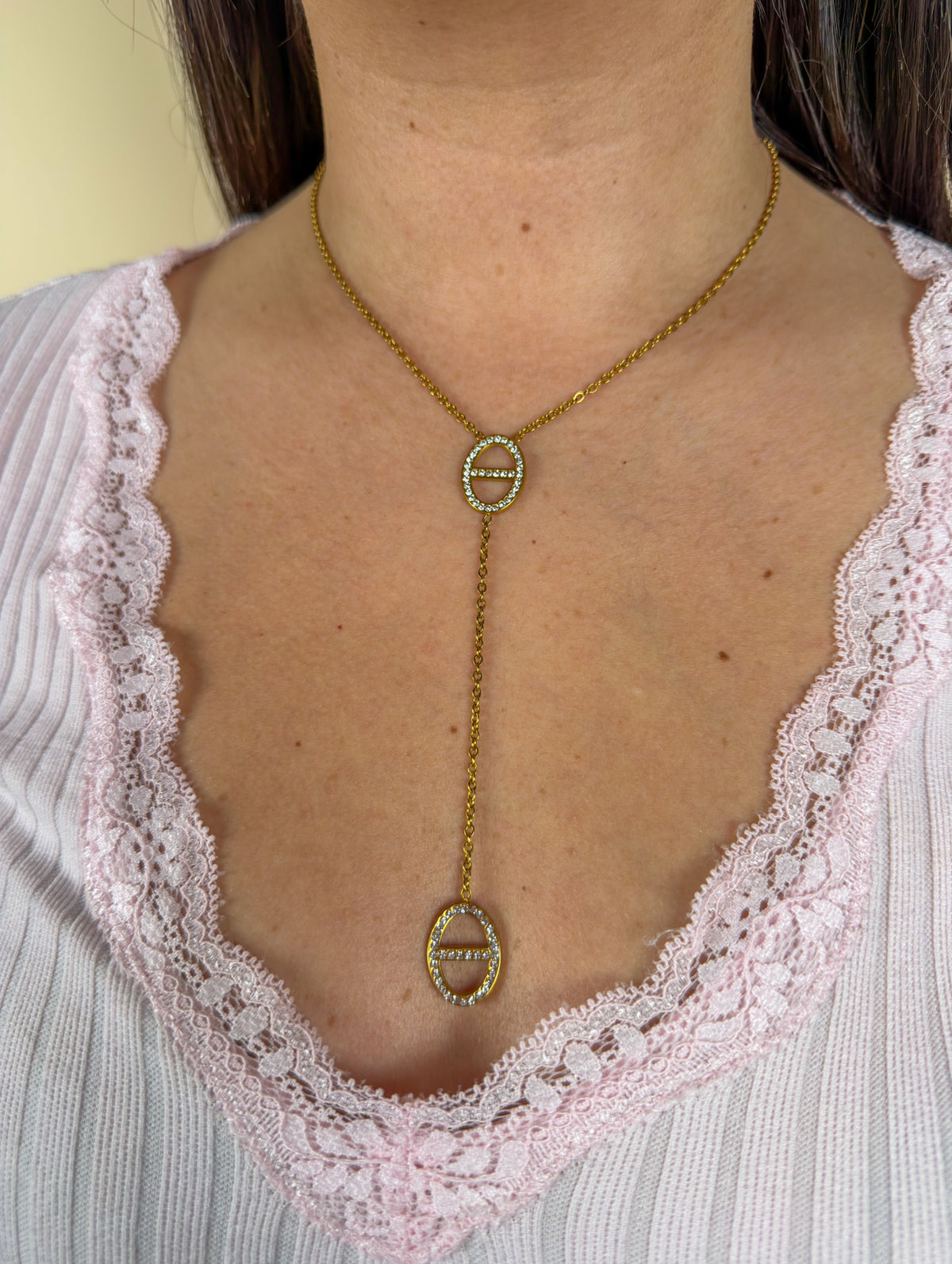 Collier Hilary or